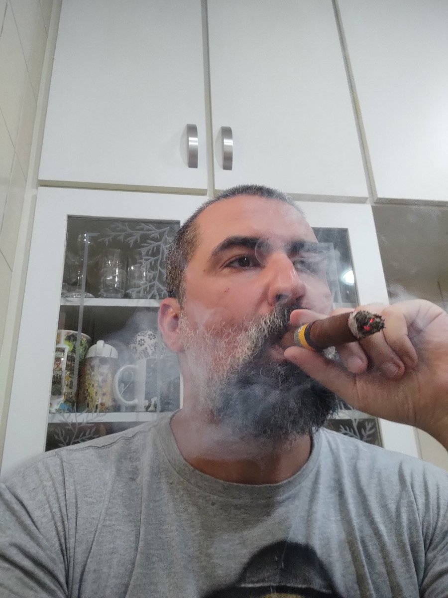 A Cuban smoke... always the perfect moment of the day!