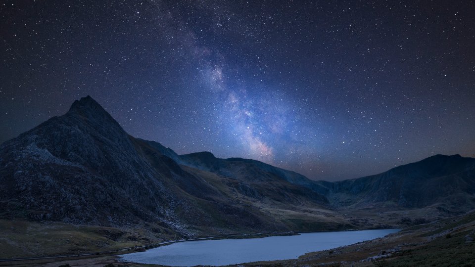 🌌 Did you know? Yr Eryri (Snowdonia) holds the title of being a designated International Dark Sky Reserve, one of only 18 in the world! 🌠 

#DarkSkyReserve #Snowdonia #Stargazing