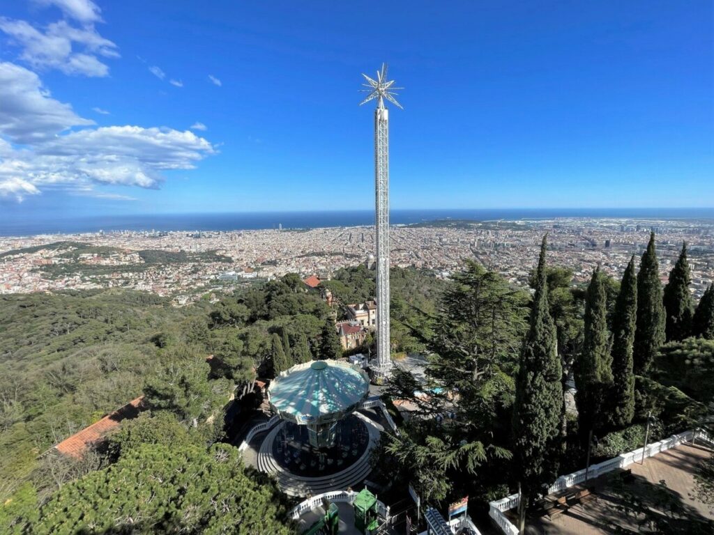 🎢 La caiguda lliure del @parctibidabo es dirà Merlí i s’estrenarà a finals de maig! 

Tindrà 52 metres d’alçada i oferirà una visió de 360º sobre Barcelona.

Més informació: via.bcn/nxlj50Rvtg5