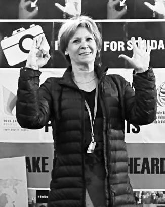 Nuestras sentidas condolencias para la familia de la querida Estrella Gershanik por su lamentable fallecimiento. Concejal (2008-2020) de Peñalolén, luchadora incansable, nuestra comuna pierde una mujer irreemplazable. Siempre vivirá con nosotros por su compromiso y entrega QEPD