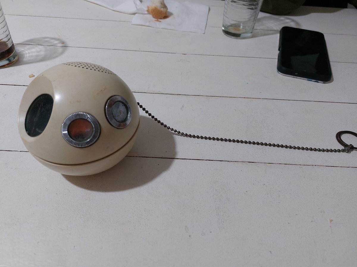 Alguien tuvo una de estas??? Saben que es??? No solo es hermosa sino que la calidad se ve que es de otra época... una joya!!!!