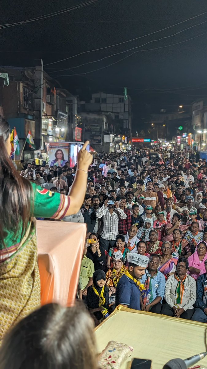 आज अखिल भारतीय महिला कांग्रेस की राष्ट्रीय अध्यक्ष @LambaAlka जी ने मरोल पाइपलाइन (अंधेरी ईस्ट) में नॉर्थ सेंट्रल मुंबई लोकसभा क्षेत्र से कांग्रेस प्रत्याशी @VarshaEGaikwad जी के समर्थन में जनसभा को संबोधित किया और जनता से उन्हें, विशाल अंतर से जीत दिलाने हेतु अपील की। हाथ…