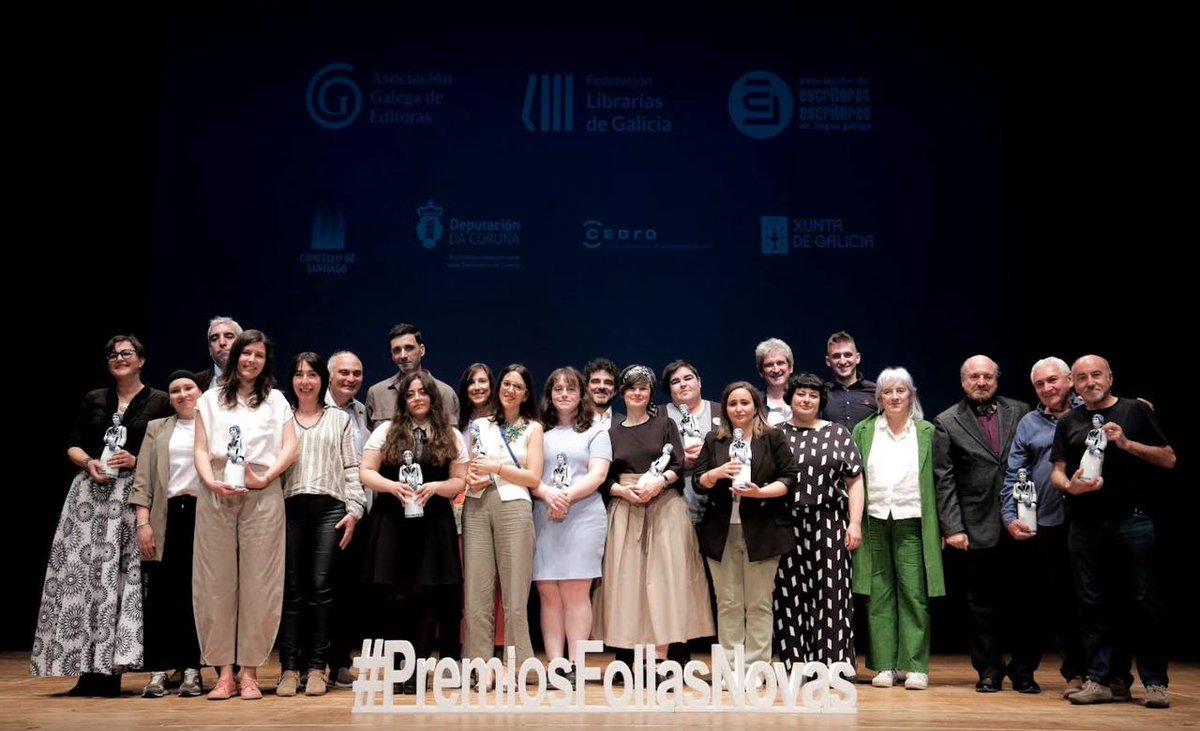 🎉Onte as mulleres arrasaron nos #PremiosFollasNovas24! Parabéns ás gañadoras e finalistas desta edición🥳 Deixámosvos o link ao listado das obras premiadas: acortar.link/rc98nz @aelg @LibrariasGal @EditorasGalegas @DACCultura @CulturaXunta @CEDROenlinea @PazodeRaxoi