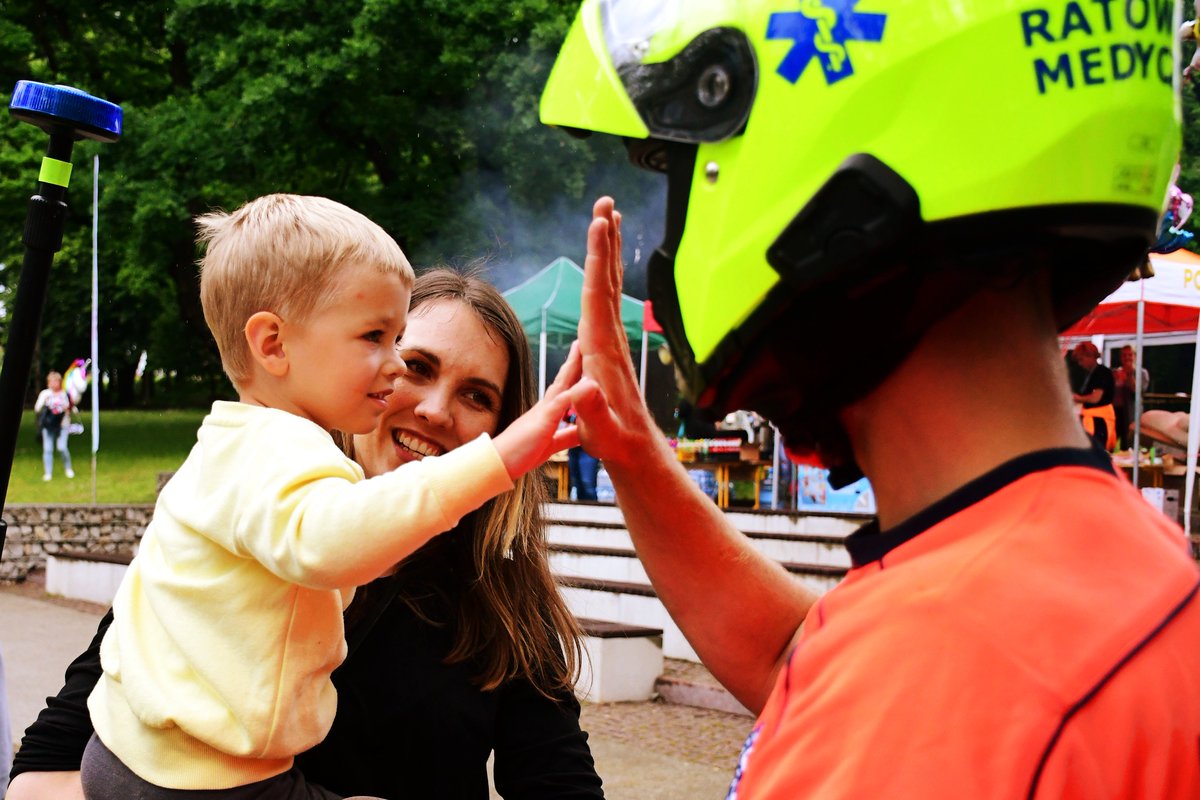 🚨🚑Praca naszych zespołów ratowniczych to nie tylko obowiązek, to przede wszystkim misja - ochrona najwyższych wartości: zdrowia i życia ludzkiego ❤️ <a href="/WojciechSaluga/">Wojciech Saługa</a> <a href="/PrasoweSlaskie/">Urząd Marszałkowski Województwa Śląskiego</a> #WPRKatowice <a href="/lukpach/">Łukasz Pach</a>