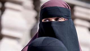 @TimesAlgebraIND People of Kerala, Karnataka, West Bengal must see this news. #burqa Swiss parliament approves ban on full-face coverings like burqas/niqab, and sets fine for violators. The proposal was put forward by the right-wing Swiss People's Party (SVP) which campaigned with slogans such…