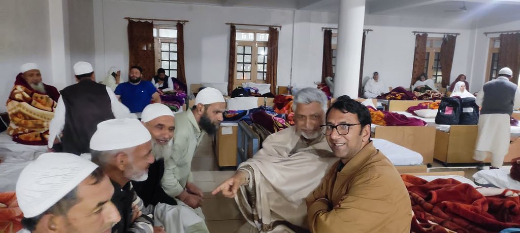 Embracing the beauty of soulful moments with Haj pilgrims of #Kishtwar, as they prepare for their sacred journey. #Haj2024