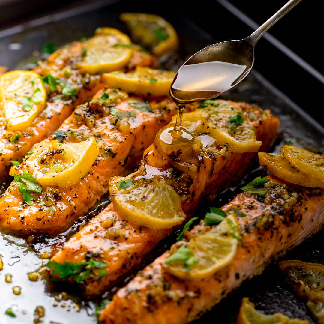 Honey Garlic Butter Baked Salmon  
This is the easiest & best-baked #salmonrecipe in the world! 
Stir a few simple ingredients together, pour over salmon fillets & bung it in the oven for 12-15 minutes. 😋
kitchensanctuary.com/honey-garlic-b…
#easyrecipe #quickrecipe