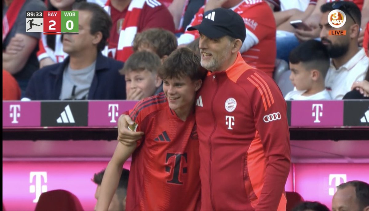 Jonathan Asp Jensen comes on and makes his first-team debut for Bayern Munich! 5th youngest Danish debutant in Bundesliga history.