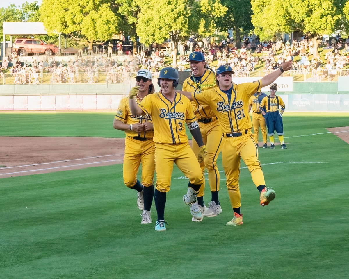 Sunny Sacramento, you were an absolute blast☀️ Thanks for three spectacular nights of dancing, singing, and Banana Ball. We line danced to Kane Brown performing his brand new song during the game. We had some fun with champagne showers and we rode a rollercoaster right on the…