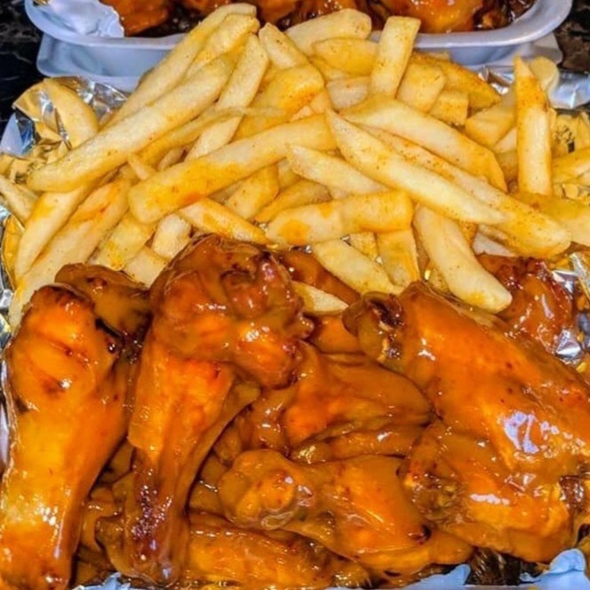 Hot 🔥 Wings 🍗 and Fries 🍟  homecookingvsfastfood.com 
#homecooking #food #recipes #foodpic #foodie #foodlover #cooking #hungry #goodfood #foodpoll #yummy #homecookingvsfastfood #food #fastfood #foodie #yum