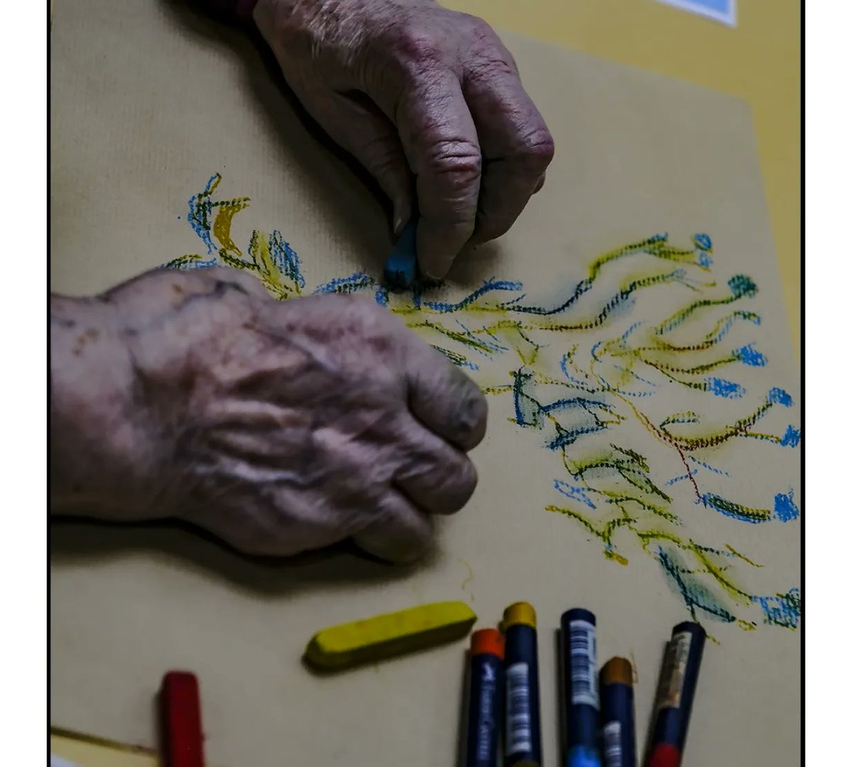 ---> mise à jour du site stephanealfonsi.com
.
#ehpad #oldhands #oldpeople #humanity #arttherapie #therapyart #art #artist #oldness #findevie #pastelsec #pastelalhuile #ink #aquarelle #time #losttime #time #chronos #creutzwald #moselle #exploregrandest