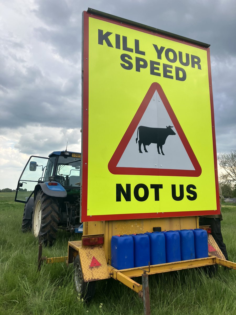 🐄 ‼️COWS OUT MONDAY 13th‼️ 🐄 The graziers work so hard to keep the cows safe, and the cows are doing their vital part in keeping #Minchinhampton Common (SSSI) in good shape, so please keep your speed low and be patient driving across the commons from now till November 🙏