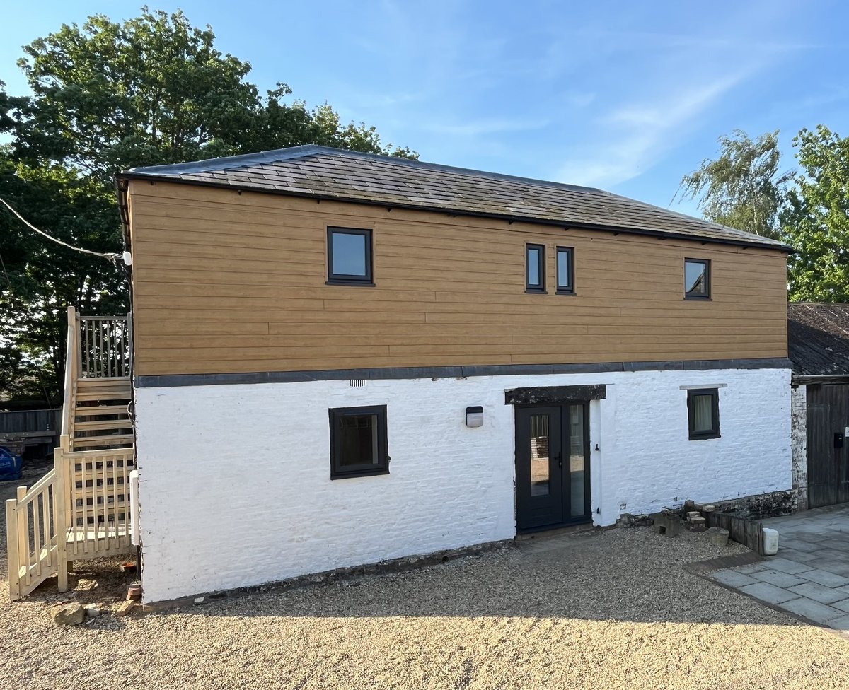 lizzieannallen's tweet photo. Large 1 bedroom luxury barn conversion (still a few bits to add!) available for @Burghley_HT  (Thursday 5th - Sunday 8th September) Sleeps 2, but could sleep three using the sofa. £150 per night. 10 miles from Stamford. Please share if you know of anyone who may be interested. https://t.co/tFmHQlM8vz
