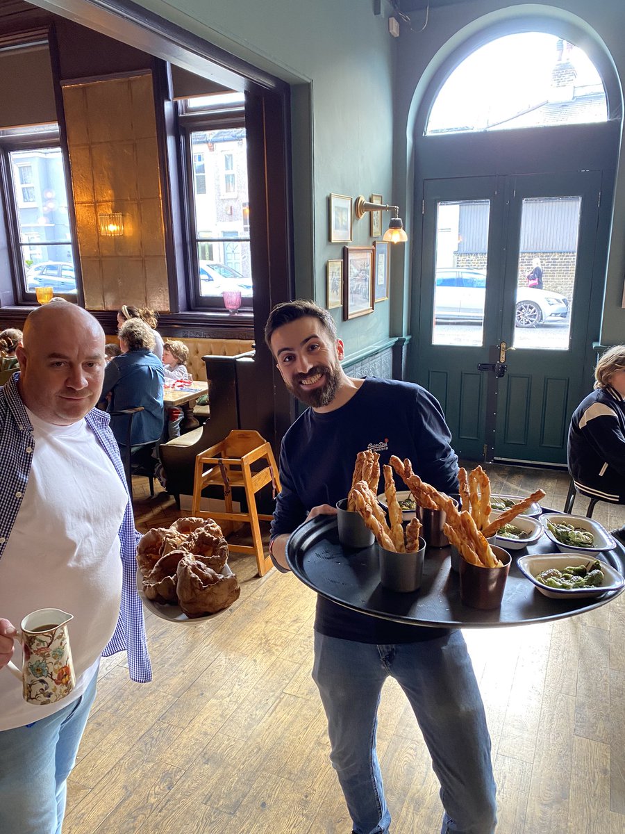 Happy Sunday from us !! 
It’s not too late to join us in the sun and tuck into a delicious roast 🍽️🥂…

#youngspubs #SundayFunday #roast #hithergreen #joinus #youngspublife #weekendvibes