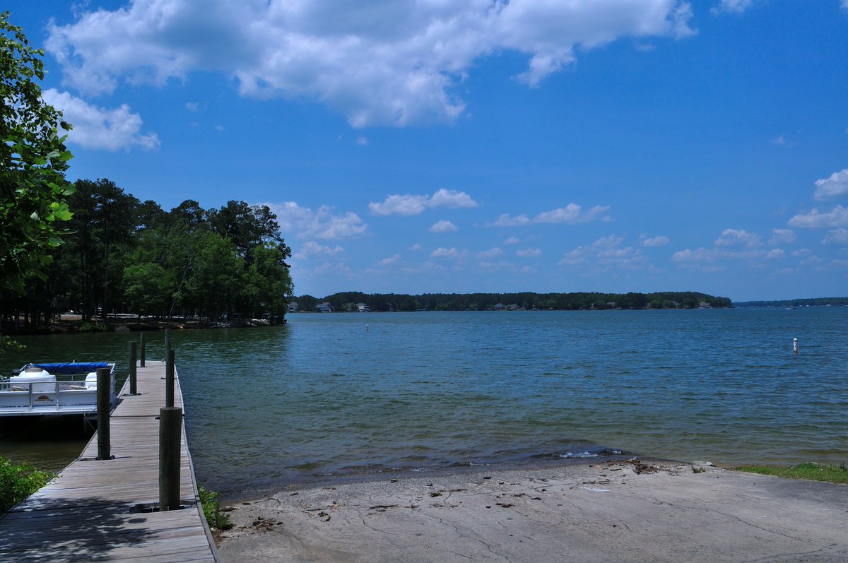 🏕️ Day 3: Dive into #LakeGreenwood’s camping & boating! 🚤 125 RV  sites, full hookups, & scenic moorings await. Book now for a South  Carolina adventure!  carolinaodyssey.com/south-carolina…  #CampingLife #BoatingAdventure