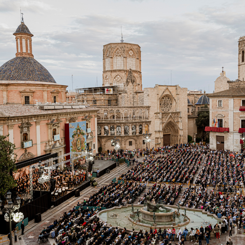 🎼Mañana lunes, la @FundacionBcja organiza la Ronda a la #MareDeDéuDelsDesemparats, el tradicional concierto de música popular y #zarzuela, con la participación, entre otros, de la Banda Sinfónica Municipal de #València. 📍pl. Mare de Déu ⏰20.30 h Entrada libre. Aforo limitado.