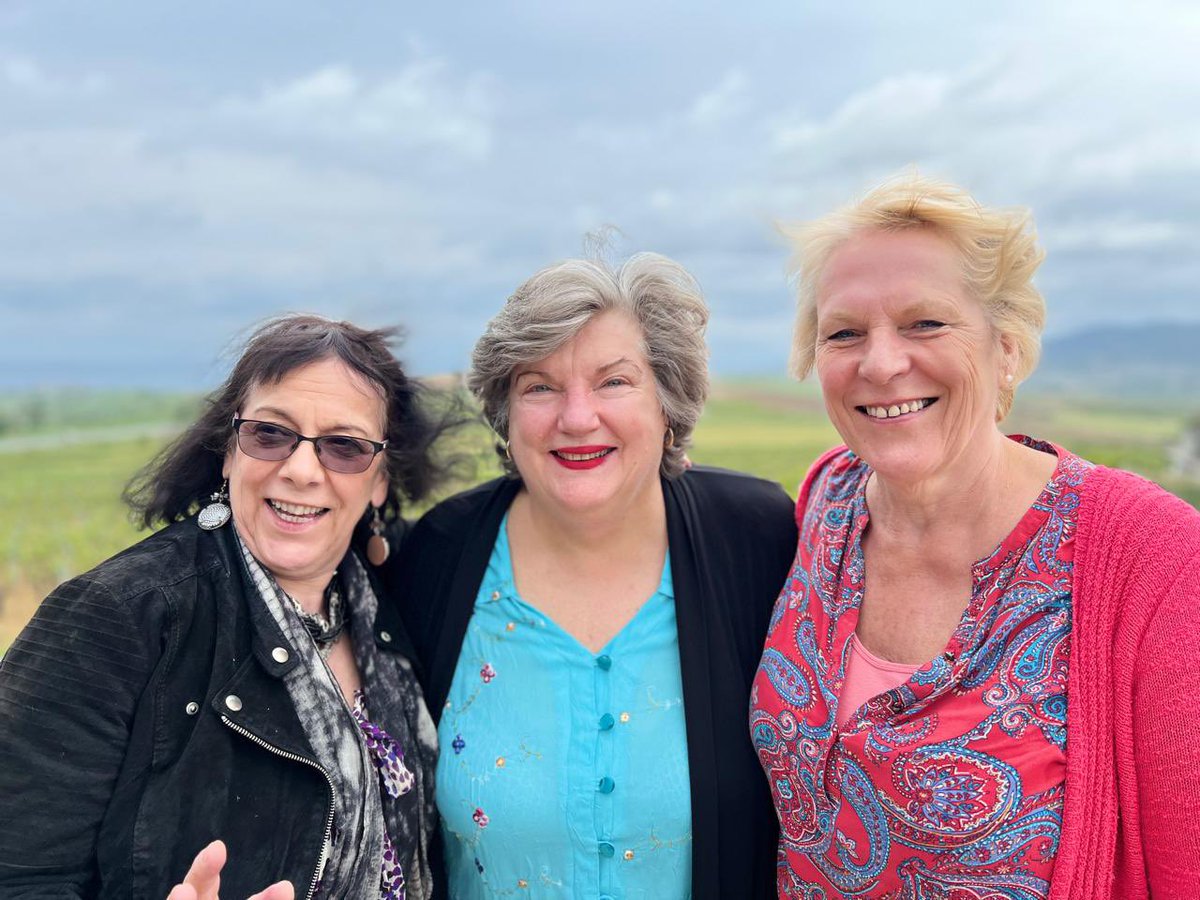 What a great pleasure to share this terrific photo of outgoing @CircleofWine Chairperson @Winbeebee surrounded by members @Lindsayoramodon and @AnneWiesNL on a press trip to Turkey organised by Serhat Narsap with the Turkiye Tourism Promotion and Development Agency @GoTurkiye