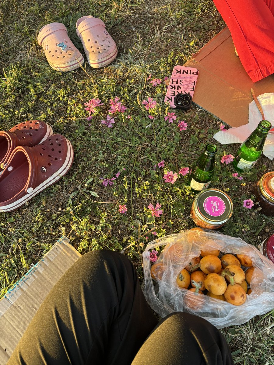 24 nöbetinde hemşireler günümüzü anca böyle kutlayabildikk 🌸 
<a href="/gulcaanbulut/">Gülcan</a> <a href="/Semaaozerr/">Sema Özer</a>