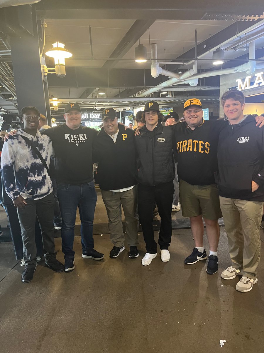 Ran into a wonderful group of Kiski Boys at the Pittsburgh Pirates game last night! Got a group photo with Matthew Campbell ‘24, Coach Bo Buran, Dane Power’27, Jesse Walker ‘98 and Adam Wolkowski ‘24. It was a great evening!