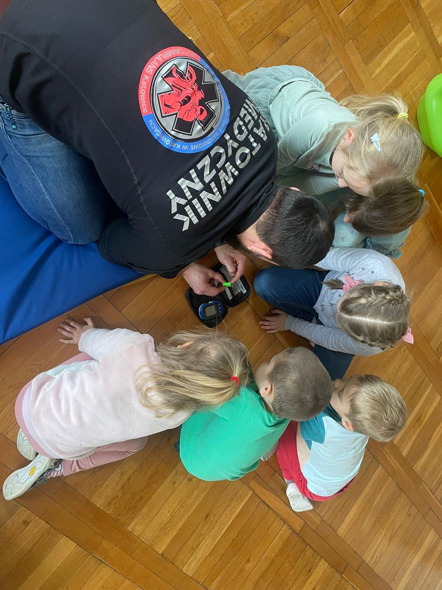 Działamy dla dobra najmłodszych mieszkańców #Śląskie❤️Kilka tygodni temu podpisaliśmy porozumienie dot. edukacji najmłodszych mieszkańców z #FundacjaRehabilis. Dzięki tej inicjatywie mogliśmy zorganizować lekcje pokazowe w szkołach i przedszkolach. <a href="/WojciechSaluga/">Wojciech Saługa</a> <a href="/PrasoweSlaskie/">Urząd Marszałkowski Województwa Śląskiego</a>