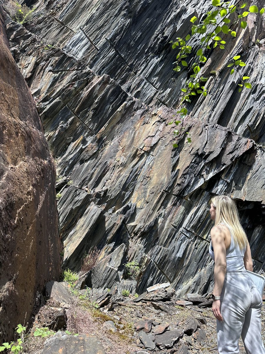 scotgeologist's tweet image. What a wonderful geology trip yesterday looking at the geology around Loch Lomond, Glencoe, Ballachullish, Oban and Easdale. If you’d like to spend the day with me then check out my bio