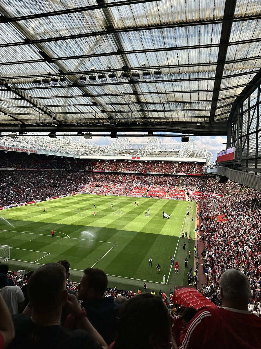 0-1. THANK FUCK!!! That was the hardest 90 minutes of my life not shouting for United like usual… kinda hated myself for it but I’m happy City have less chance now of winning now!