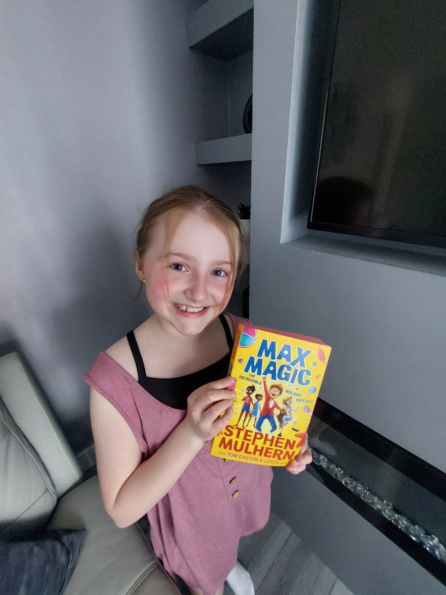 @StephenMulhern Daughter got her signed copy, she's absolutely delighted. She loved MaxMagic 1 and 2 and has started MaxMagic 3 and loves it.  🤔 Can't wait to see you at Butlins   at the start of June x❤️