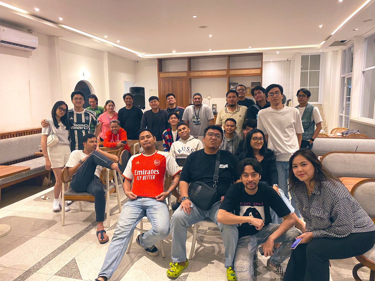 PorosHalangID's tweet image. Orang yg bakal dapat diskon di Final FA. Hari ini hening.

#poroshalangid