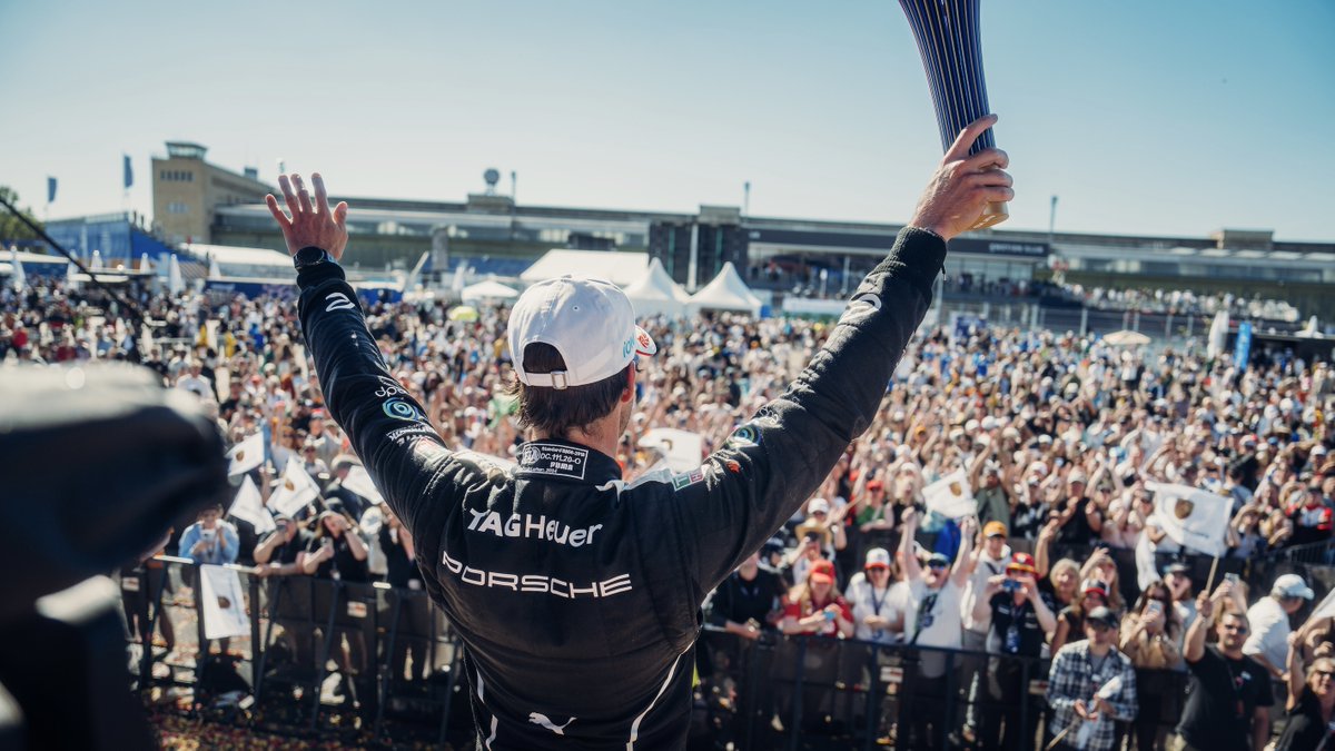 .@PorscheFormulaE has clinched its first home victory in @fiaformulae. @afelixdacosta won the second E-Prix race in Berlin on Sunday. After Misano, he crossed the finish line first for the second time this year.                More information: porsche.click/3Wy8thT