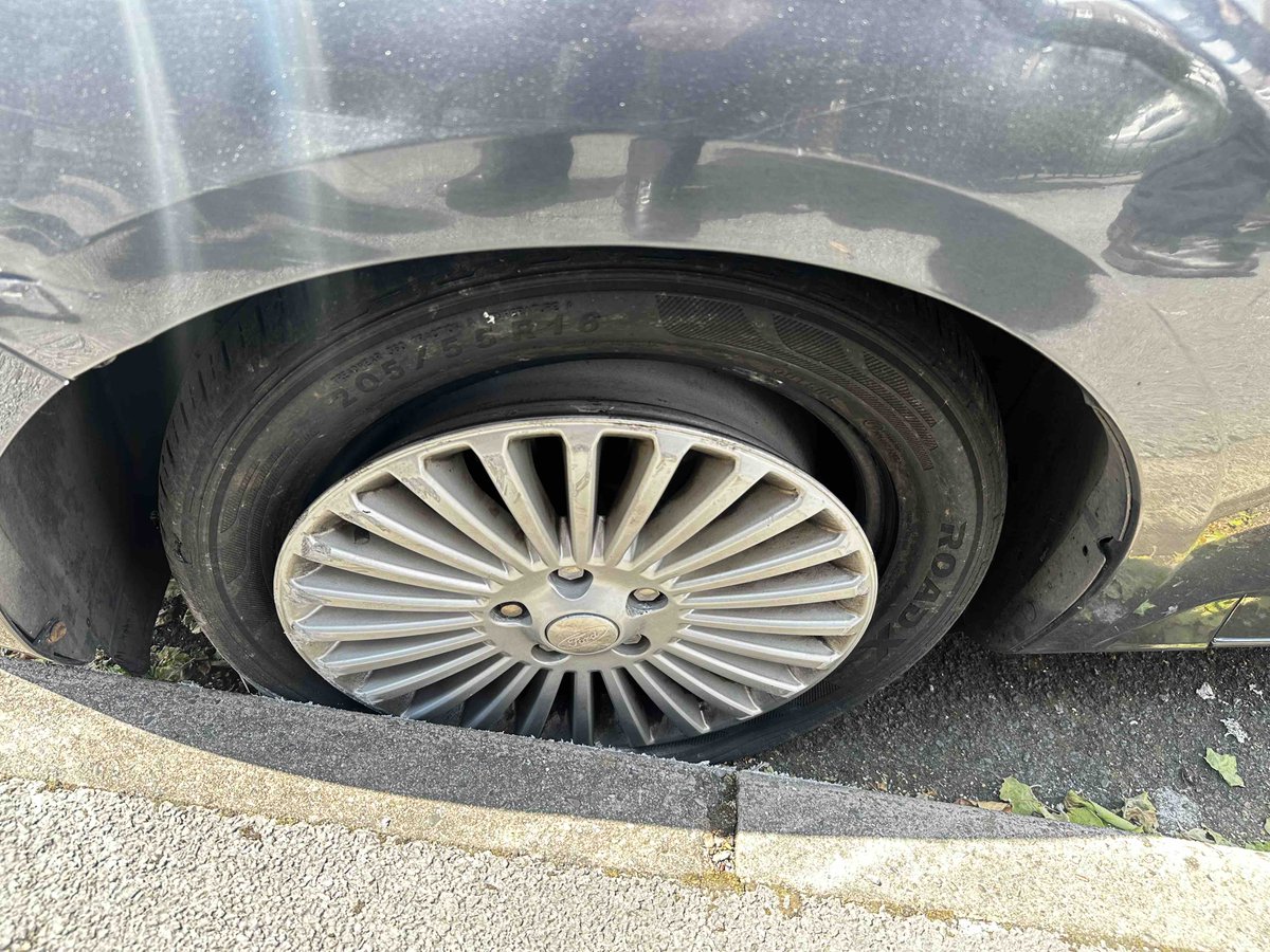 The driver of this Mondeo failed to stop for us in #Darlaston and drove dangerously. It was a cloned vehicle and the driver was disqualified & had no insurance. He was arrested at the scene and will be remanded in custody for court tomorrow! #ANPRInterceptors