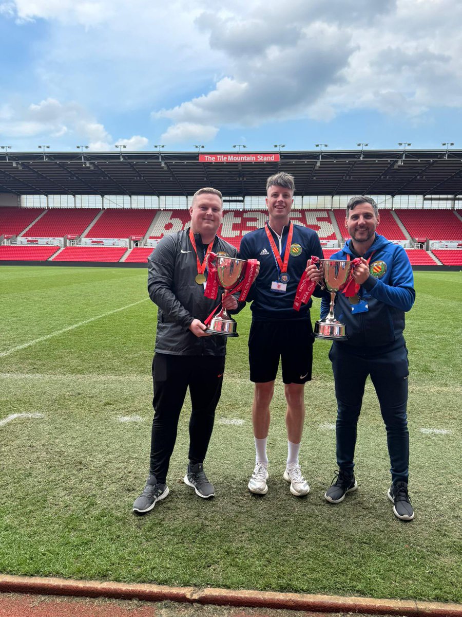 ManSchoolsFA's tweet photo. Congratulations to the coaches involved in todays triumphs 🏆🏆

Mr Brownsell from @chorltonhigh , Mr Lavelle from @CoopManchester &amp; Mr Hughes from @WilliamHulmes 

⚽️🐝 https://t.co/lFHxy9CGcD