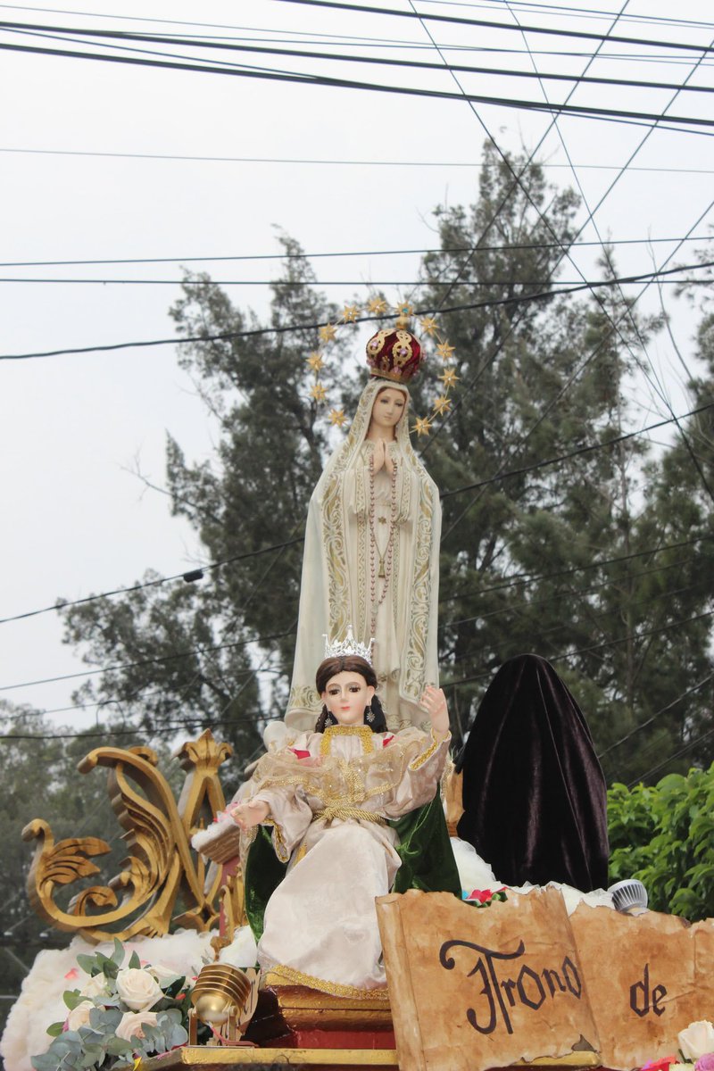Asi lucio en su Cortejo Procesional la Santísima Virgen de Fátima, Parroquia Nuestra Señora de Fátima zona 2.

📸 Alejandro Lima

#RadioEstrella893fm
#Pascua2024