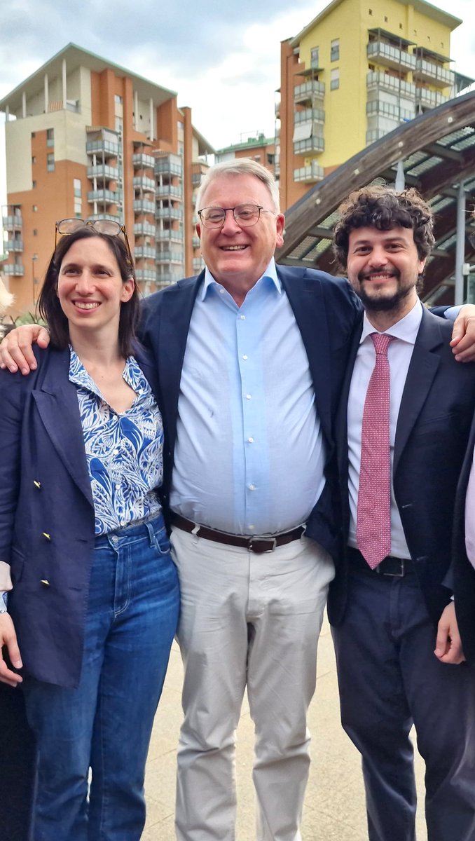 Con @ellyesse e @NicolasSchmitEU per l’Europa del lavoro e dei diritti. Siamo tutte e tutti al loro fianco per quattro intense settimane di campagna elettorale. Ce la metteremo tutta. #EuropaCheScrivi