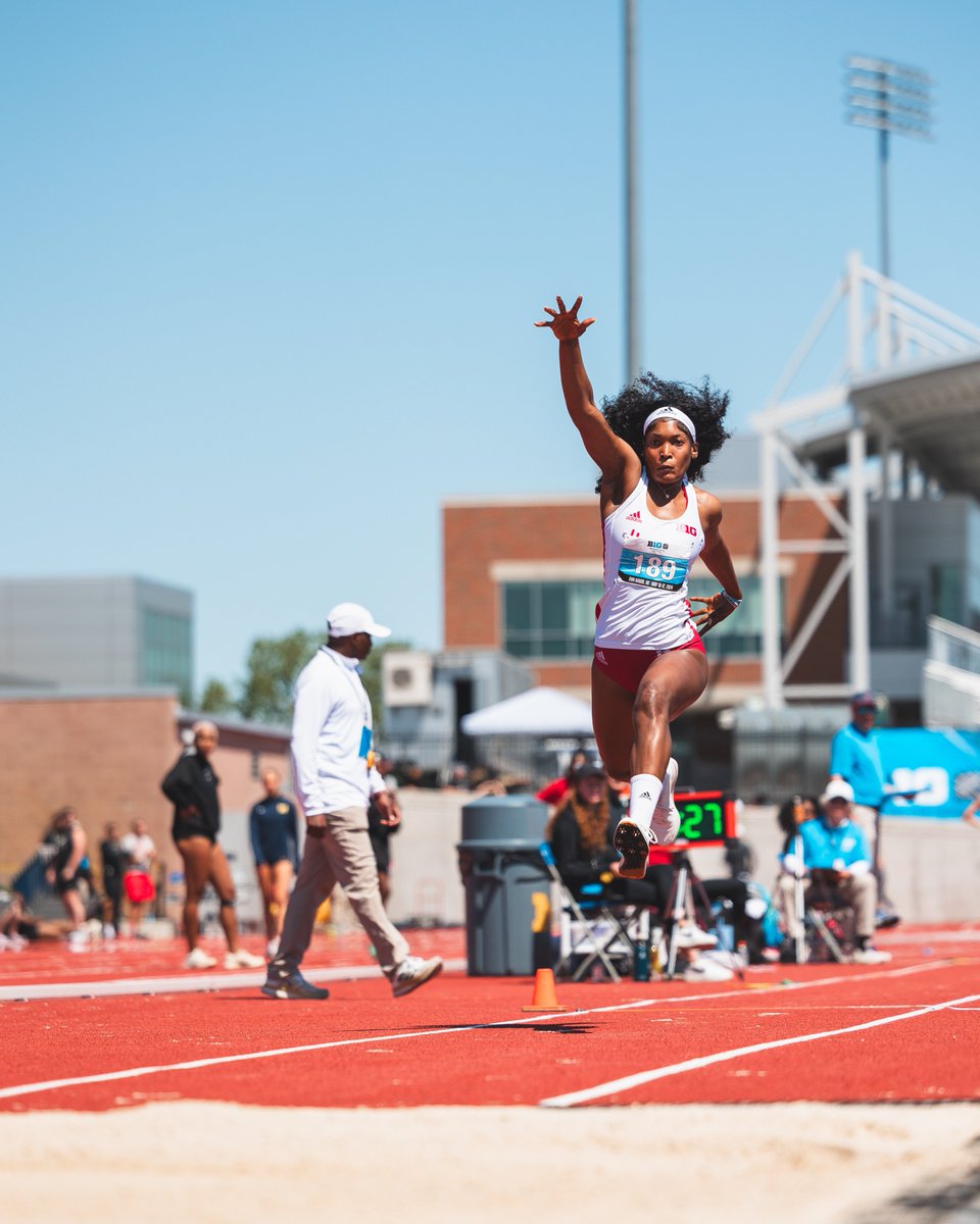 How about 3 in the top 5?!

Rhianna Phipps won the triple jump title with a PR 43-11 3/4 (13.40m, No. 8 all-time), Ashley McElmurry earned runner-up honors with a PR 43-10 1/2 (13.37m, No. 9 all-time and Lotavia Brown finished fifth with a 42-7 1/2 (12.99m)!