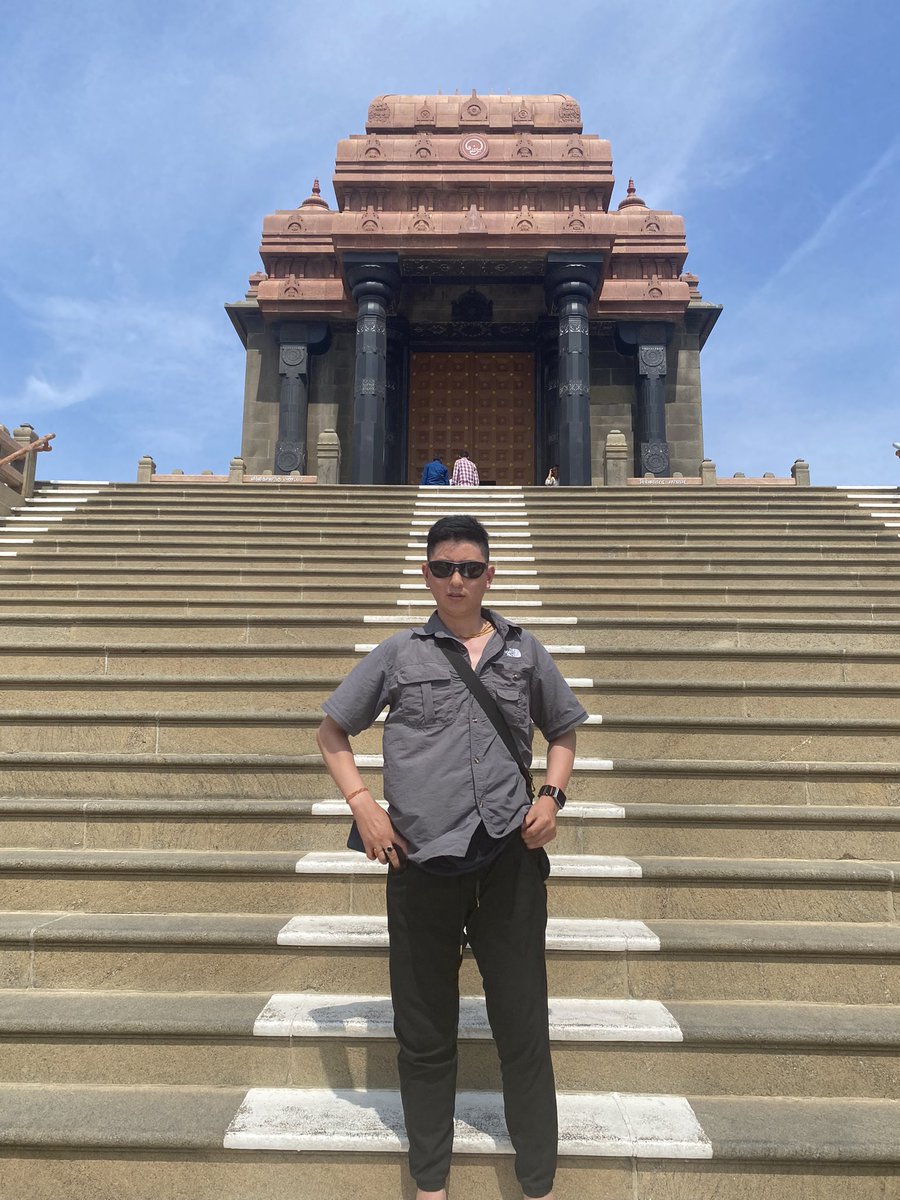 Swami Vivekananda rock memorial in Kanyakumari. The south paw of India 🇮🇳