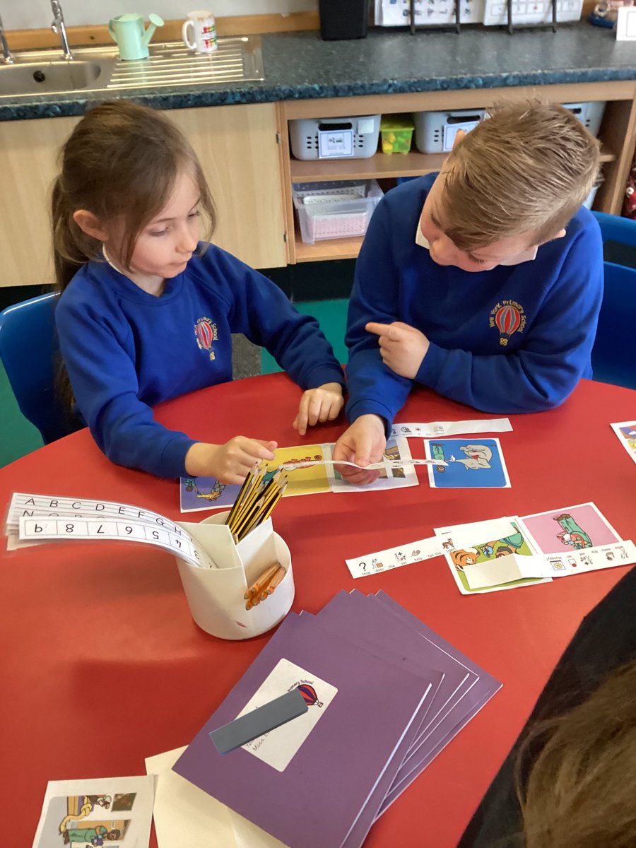 We put our @voice21oracy skills to the test, ordering a set of pictures to organise a story, retelling the story we made & answering questions with our partners. We used our discussion guidelines to support our learning @Newyorkprimary