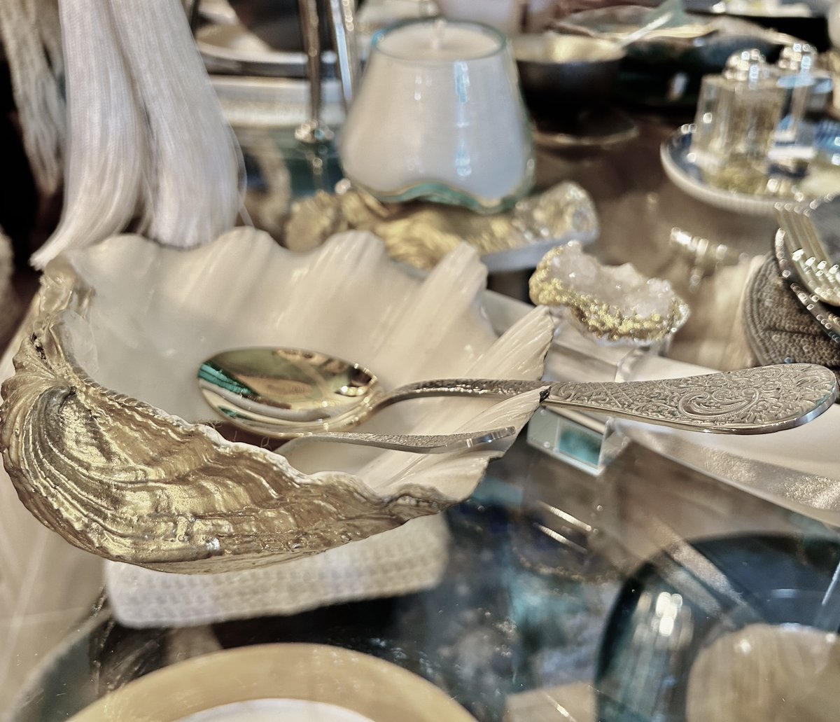 Natural bowl clams in golden color
Dining  is a delightful and beautiful experience ...welcome...
please seat yourself...
to eat with us is the ART of an elegant and exclusive pleasure.
#art #luxury #design #luxuryliving #decor #mykonosdesign 
art-luxurydesign.com