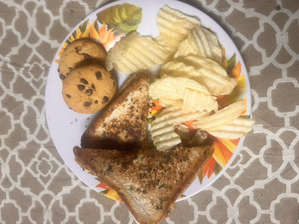 Grilled Cheese, Chips & Commies for lunch  #foodie #food #foodaddict #yum #delicious #homecooked #foodaholic #foodporn #foodgasm #foodstagram #instafood #foodphoto #foodblogger #foodimania