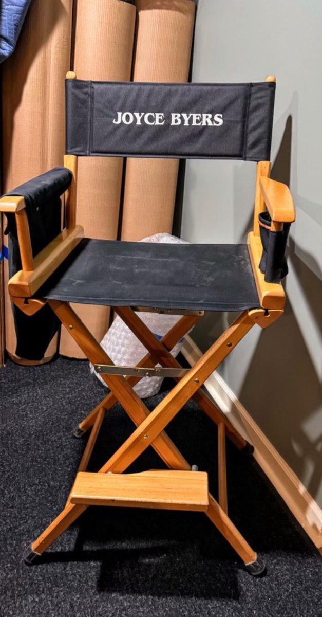 New photo from the #StrangerThings5 

broadcast. Channel. Of Joyce bylers.  chair