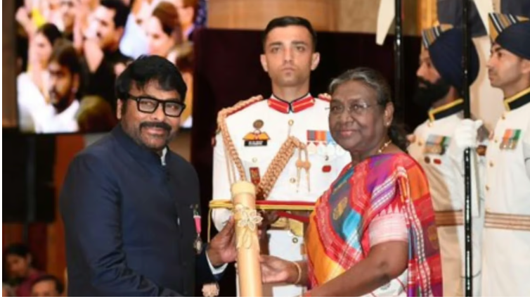 venkatadapa's tweet photo. మన మెగాస్టార్ చిరంజీవి అన్నయ్య @KChiruTweets  దేశంలోనే రెండవ అత్యుత్తమ పురస్కారం పద్మవిభూషణ్ అందుకున్న శుభ సందర్భంగా హృదయపూర్వక అభినందనలు. https://t.co/5Pgep8fdOl