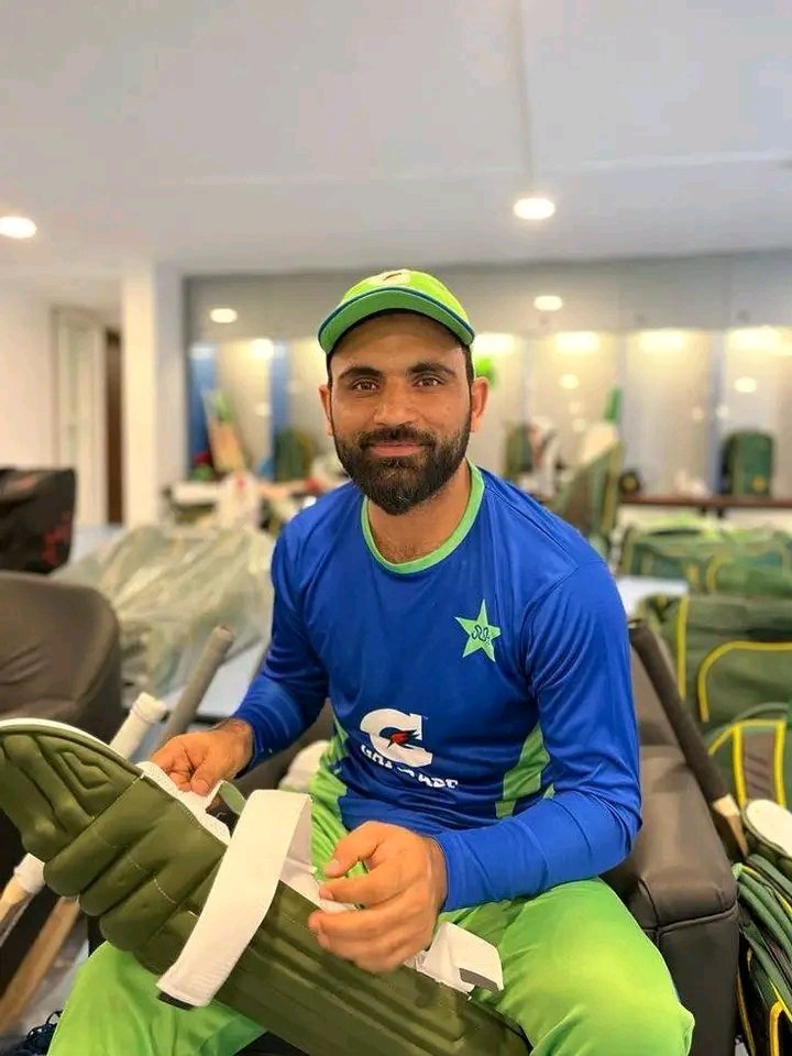 Man I love Fakhar Zaman, you will never see him getting Involved in any controversies. All he does is show up and perform for his team. 
#IRLvPAK