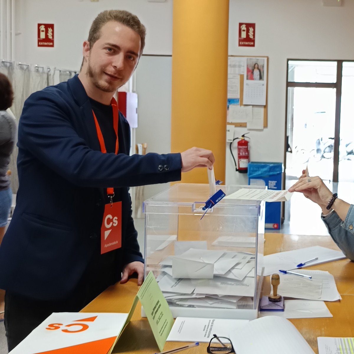 esanclemente98's tweet photo. El voto útil para frenar a los separatistas, a los traidores de la vieja política y a los populismos más rancios que no necesitamos para nada en el siglo XXI.
#Detenlos a todos con @CiutadansCs.
#ApoderadosCs 🧡 https://t.co/SINlkxWVZE