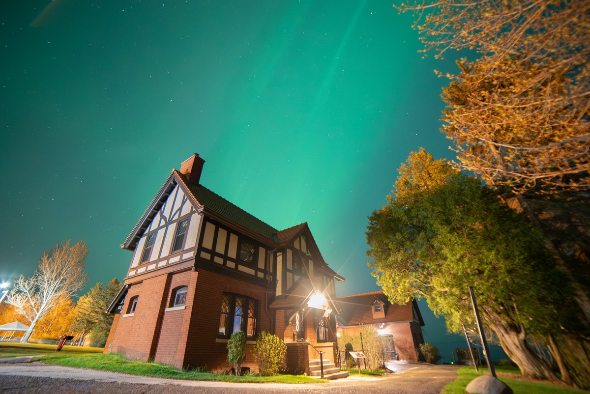 RADIANT AURORA AT GLENSHEEN | 5.11.24 | 11 - 11:30 pm  

The Northern Lights were very active for a short period of time late last night at Glensheen!   

#glensheen #auroras #northernlights #befromduluth #onlyinmn #overheadaurora