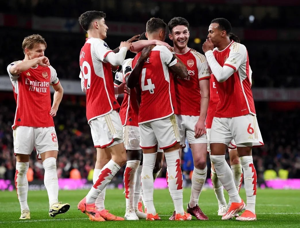 afcstuff's tweet image. Arsenal have now accumulated 27 wins in the Premier League this season, a new CLUB-RECORD in a 38-game league season, surpassing the wins total by the Invincibles in 2003/04, double winners in 2001/02 &amp;amp; last season. 🤯 #afc