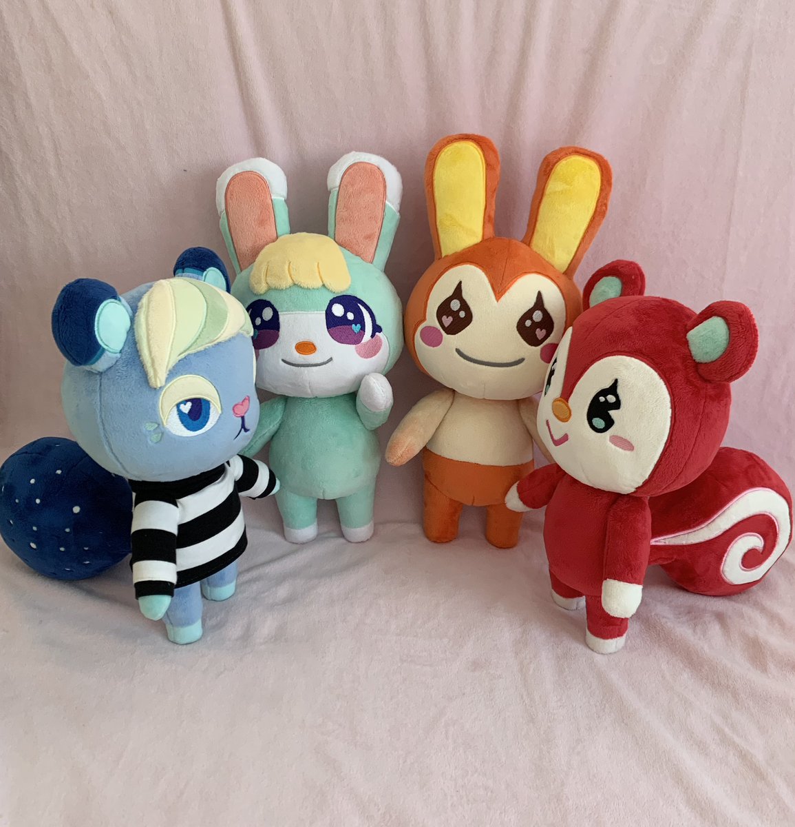 jenysa971's tweet photo. Animal crossing squad😅
Here all the villagers I’ve worked on: Ione, Sasha, Bunnie and Poppy🐇🐿️
Ione glows in the dark, I’ll some pics soon✨
I’ll make them some clothes in the following days😉
Base pattern @BoiraPlushies
#ACNH #animalcrossing #plush #Ione #Sasha #Bunnie #Poppy https://t.co/Bg2grX1tAn