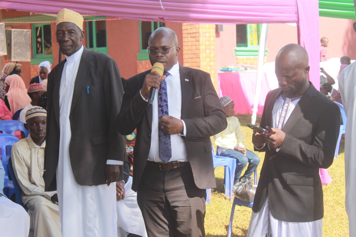 The BKK officials who attended the Dua included Mr Atuha Moses, the Clerk to Parliament, Owek Hajj Burhani Kyakuhaire, the BKK Cultural Advisor Owek. @RobertOwagonza , the Bunyoro Kitara Diocesan Head of Laity and former BKK Minister of Finance and Planning and @Owekfrankline