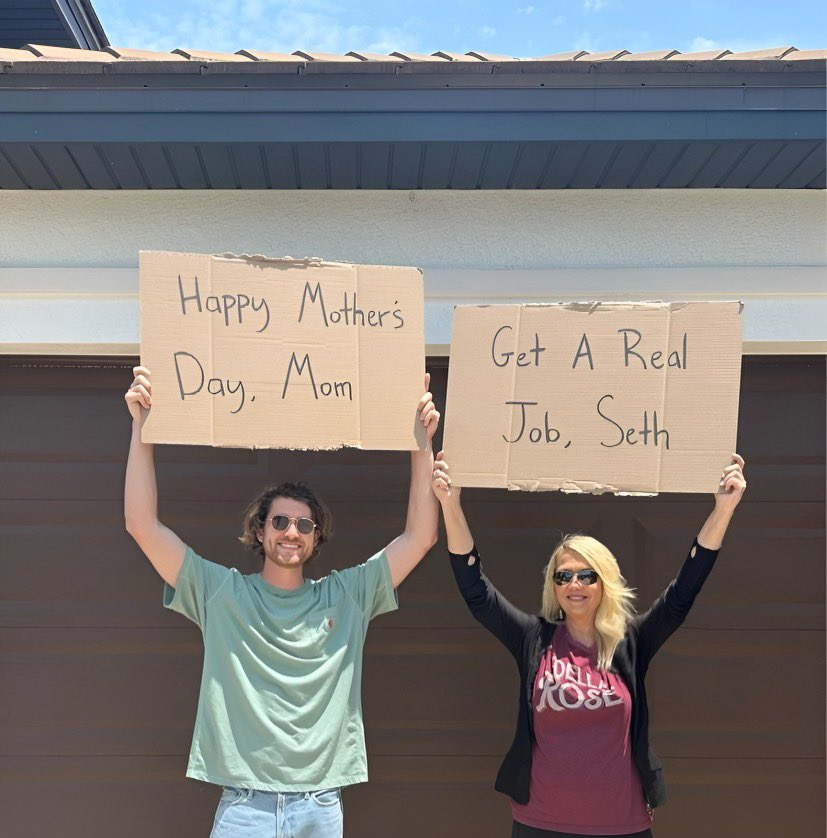 seth (@dudewithsign) on Twitter photo 