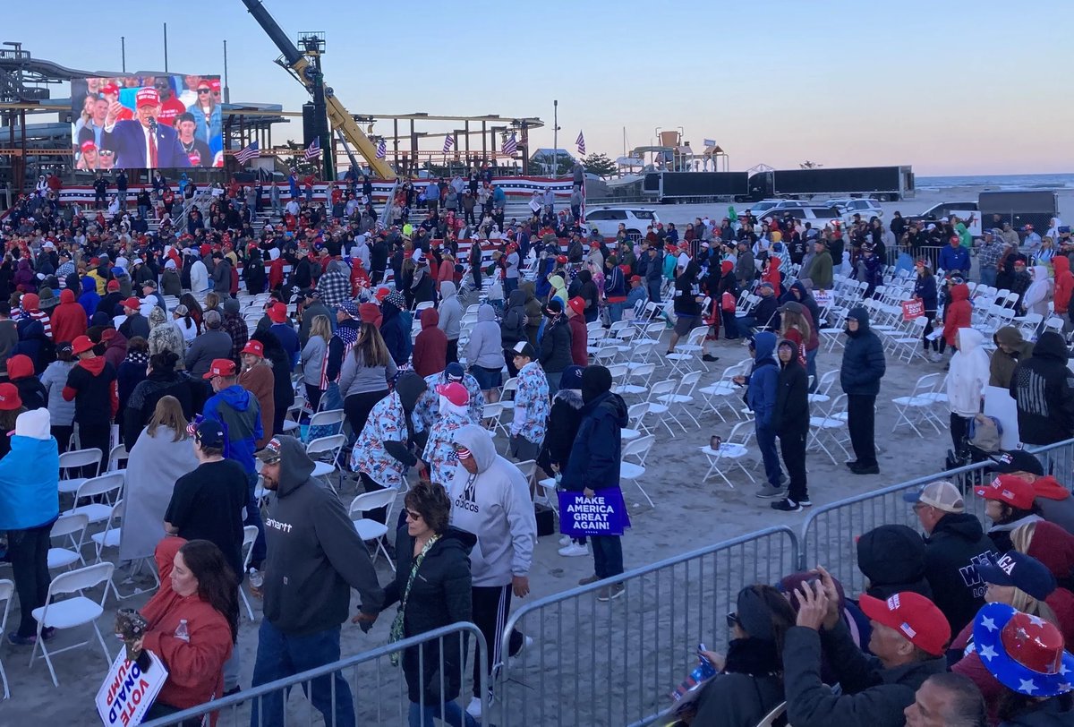 This Trump crowd size story is a lie based on the laziness and carelessness of Steve Peoples’ reporting about the Trump rally, which claims that 80,000 - 100,000 people were in attendance. The AP must retract this baseless number that is a lie. open.substack.com/pub/steveschmi…
