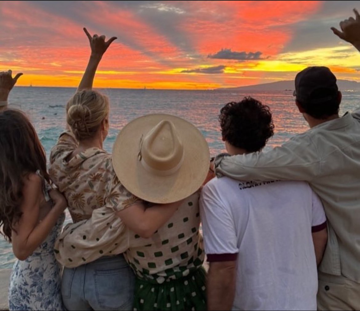 Some photos of the amazing NCIS: Hawai’i Cast yesterday 🥰

I love this whole Cast so much, they truly are the best & we need them back for another season, so make sure to keep using #savencishawaii ❤️

Mahalo for sharing with us! 🤙

#NCISHawaii #ncishawaiiupdates