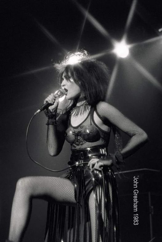 Queen Siouxsie in 1983 by John Gresham 👑🖤 #SiouxsieSiouxSunday @NewWaveAndPunk @phatalstu @Schnitzel63 @FatOldAnarchist